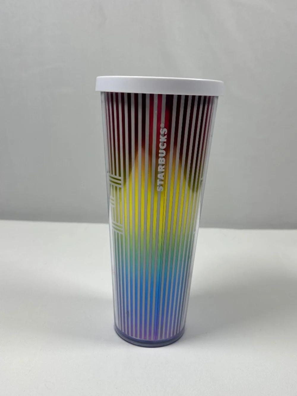 Starbuck 2019 Summer Love Pride Iridescent Rainbow 24 Oz Venti Tumbler White Lid